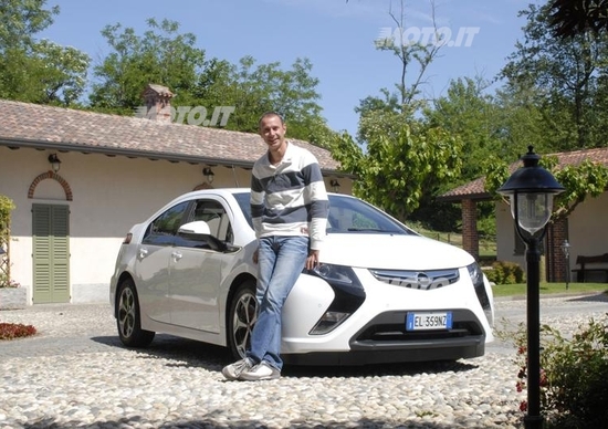 Opel: il campione di rally Piero Longhi è il primo italiano ad acquistare una Ampera Opel: il campione di rally Piero Longhi è il primo italiano ad acquistare una Ampera