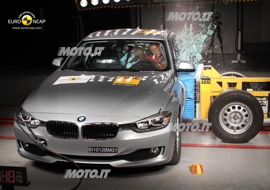 BMW Serie 3 F30: 5 stelle Euro NCAP BMW Serie 3 F30: 5 stelle Euro NCAP
