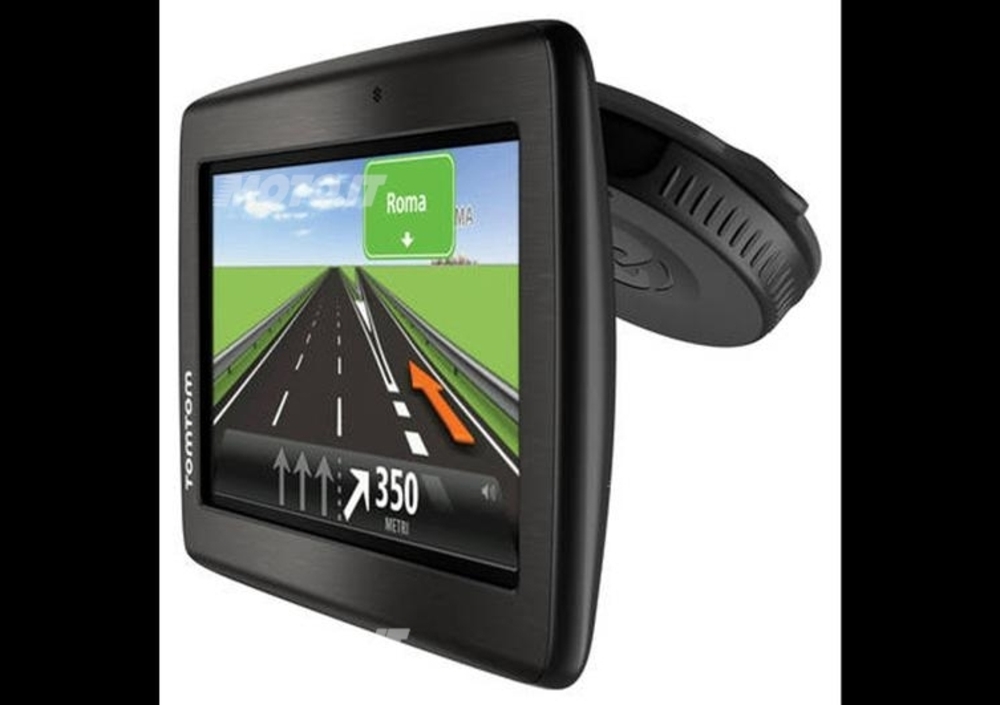 TomTom VIA 130 nuovo navigatore a comando vocale News Automoto.it
