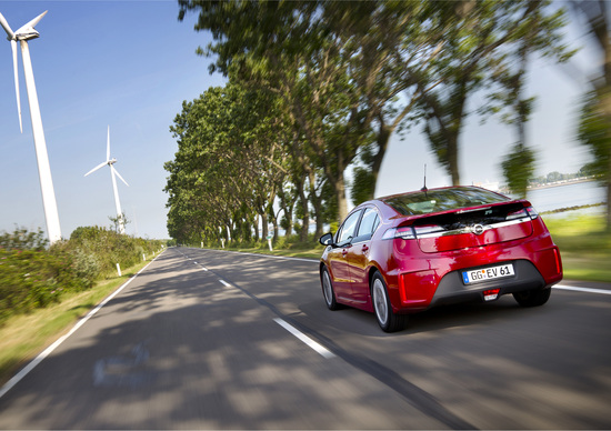 Opel: l'Ampera è l'elettrica più venduta in Europa Opel: l'Ampera è l'elettrica più venduta in Europa
