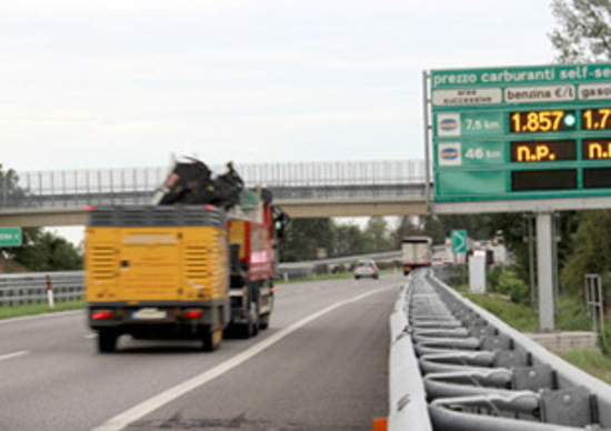 Autostrade: benza-cartelloni col prezzo che non c’è Autostrade: benza-cartelloni col prezzo che non c’è