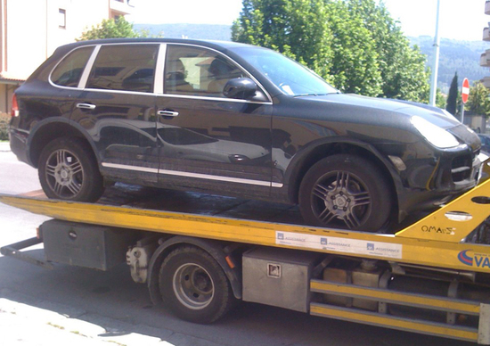 Sequestrate 120 auto di lusso: con la targa straniera evadevano il fisco Sequestrate 120 auto di lusso: con la targa straniera evadevano il fisco