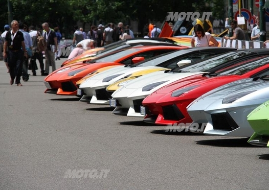 Lamborghini: tutto pronto per la partenza del Grande Giro da Milano Lamborghini: tutto pronto per la partenza del Grande Giro da Milano