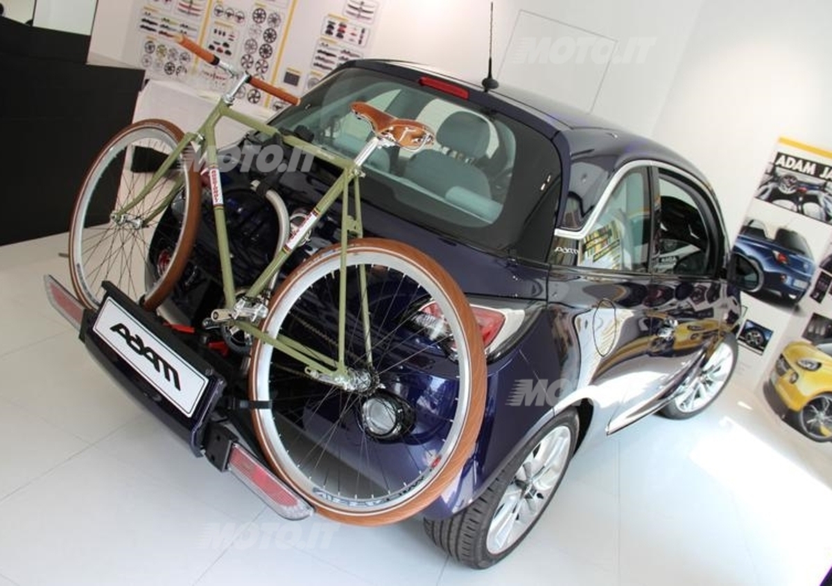 Opel Flexfix Il Portabici Integrato Protagonista Di Let S Bike Ride Show News Automoto It