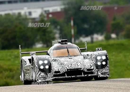 Porsche: ha debuttato in pista la LMP1 che parteciperà alla 24 Ore di Le Mans 2014 Porsche: ha debuttato in pista la LMP1 che parteciperà alla 24 Ore di Le Mans 2014