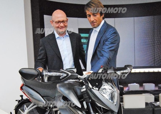 Lanzoni (Mercedes-Benz Italia): «Tra AMG e MV Agusta un matrimonio perfetto» Lanzoni (Mercedes-Benz Italia): «Tra AMG e MV Agusta un matrimonio perfetto»