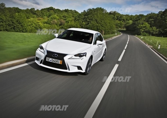 Gargano: «La Lexus IS Hybrid è sportività nel rispetto dei consumi e delle emissioni» Gargano: «La Lexus IS Hybrid è sportività nel rispetto dei consumi e delle emissioni»