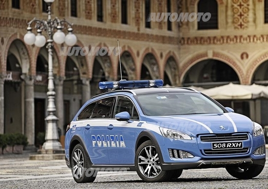 Peugeot: una 508 RXH a disposizione della Polizia Stradale Peugeot: una 508 RXH a disposizione della Polizia Stradale