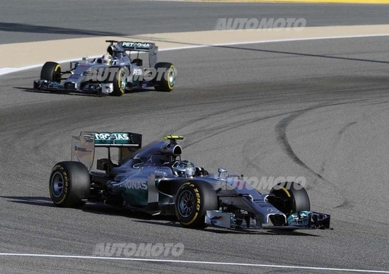 Formula 1 Bahrain 2014: Rosberg strappa la pole position nelle qualifiche Formula 1 Bahrain 2014: Rosberg strappa la pole position nelle qualifiche