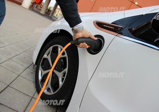 Incentivi 2014, attenzione a non sbagliare: non valgono per auto benzina e diesel Incentivi 2014, attenzione a non sbagliare: non valgono per auto benzina e diesel