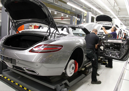 Daimler richiama in servizio oltre 390 pensionati Daimler richiama in servizio oltre 390 pensionati