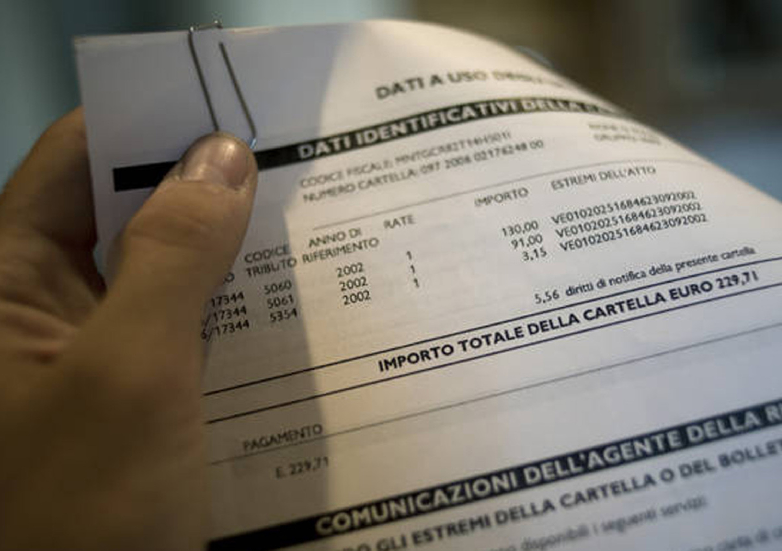 Tolgo il superbollo ad alcuni, per aumentare il bollo a tutti. La