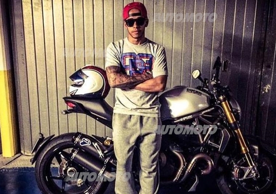 Hamilton rinnova il suo garage con una Pagani Zonda e una Ducati Monster Hamilton rinnova il suo garage con una Pagani Zonda e una Ducati Monster