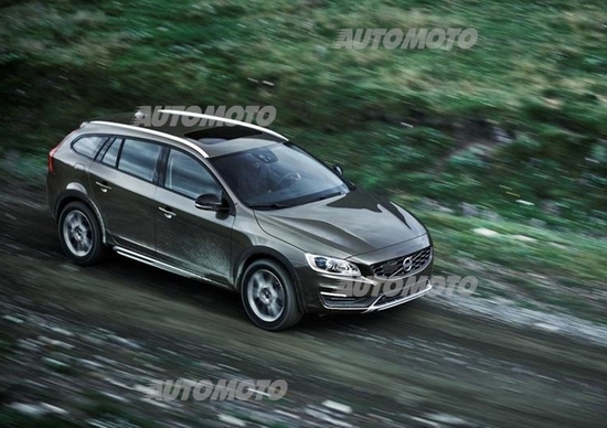 Volvo V60 Cross Country: la svedese che ama fango e neve Volvo V60 Cross Country: la svedese che ama fango e neve