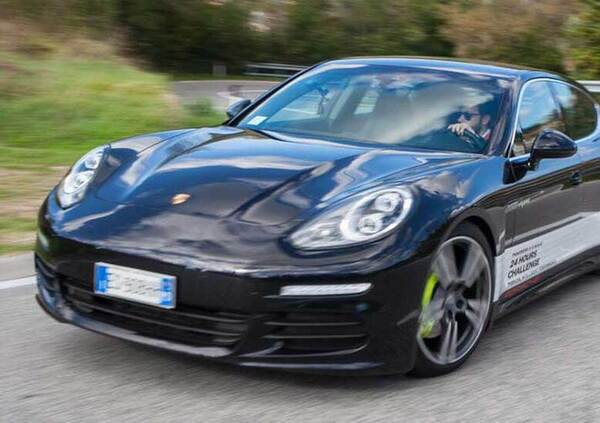 PORSCHE BATTERIA CARTA CONDUCENTE SCARICA