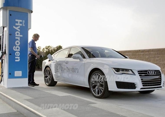 Audi A7 h-tron concept: l'auto a idrogeno diventa anche plug in Audi A7 h-tron concept: l'auto a idrogeno diventa anche plug in