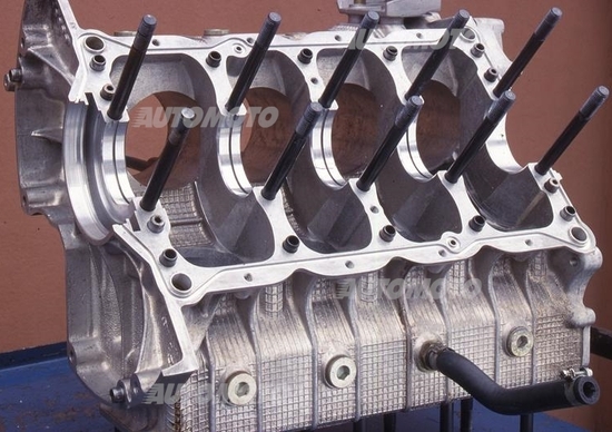 Il basamento dei motori: sollecitazioni spaventose e tanta tecnologia Il basamento dei motori: sollecitazioni spaventose e tanta tecnologia