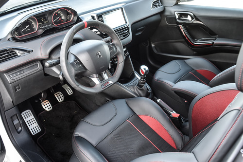 Confronto Heritage, Peugeot: 205 GTi Vs 208 GTi - Prove ...