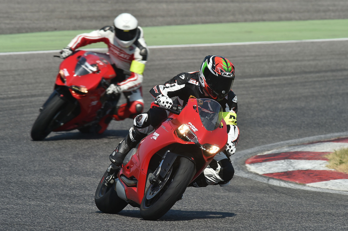 DRE, Ducati Riding Experience la prima volta in pista non si scorda