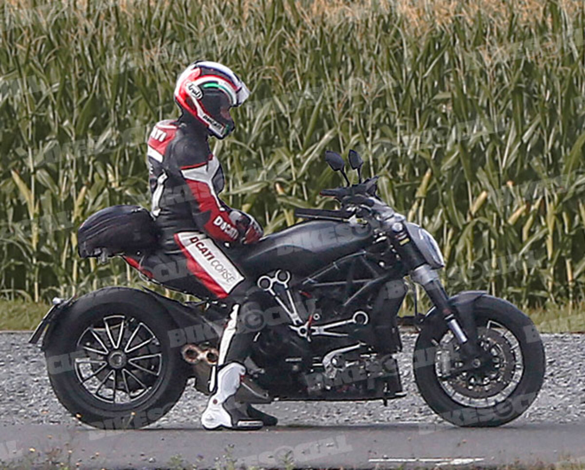 Ducati, una nuova Diavel in arrivo - News - Moto.it